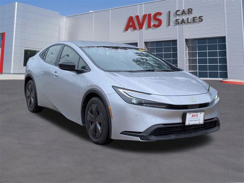 Used 2025 Toyota Prius LE image 9