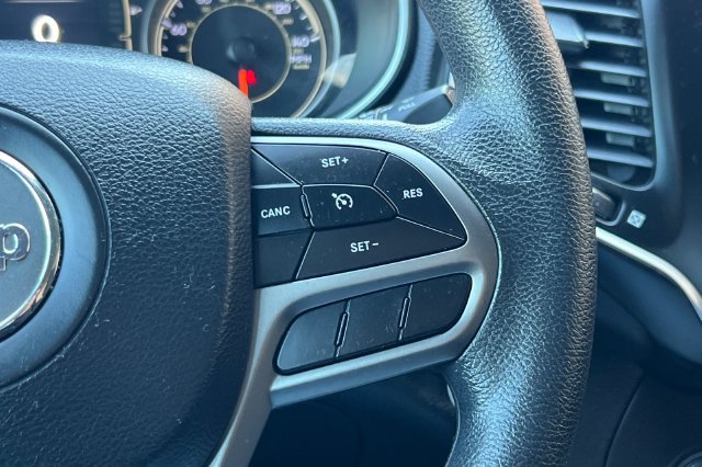 Used 2019 Jeep Cherokee Latitude w/ Popular Appearance Group AWD/4WD image 27