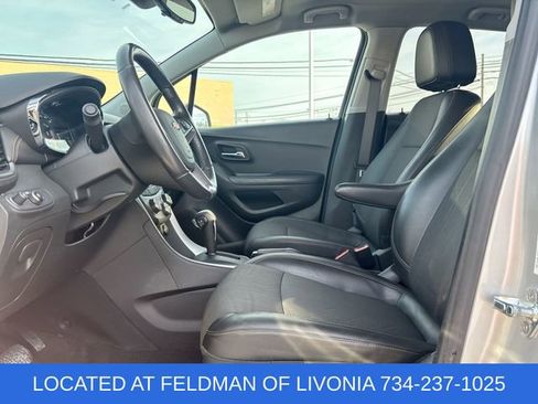 Used 2022 Chevrolet Trax LT w/ LT Convenience Package image 18