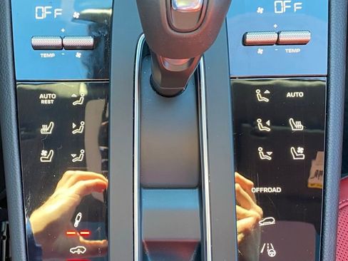 Used 2025 Porsche Macan S image 16