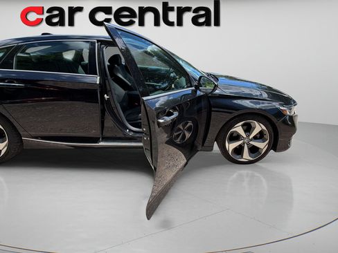 Used 2019 Honda Accord Touring image 9