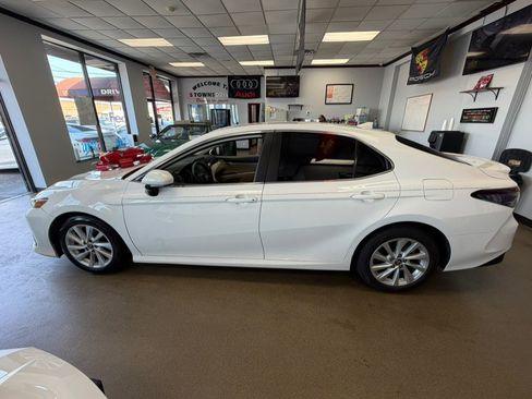 Used 2022 Toyota Camry LE image 10