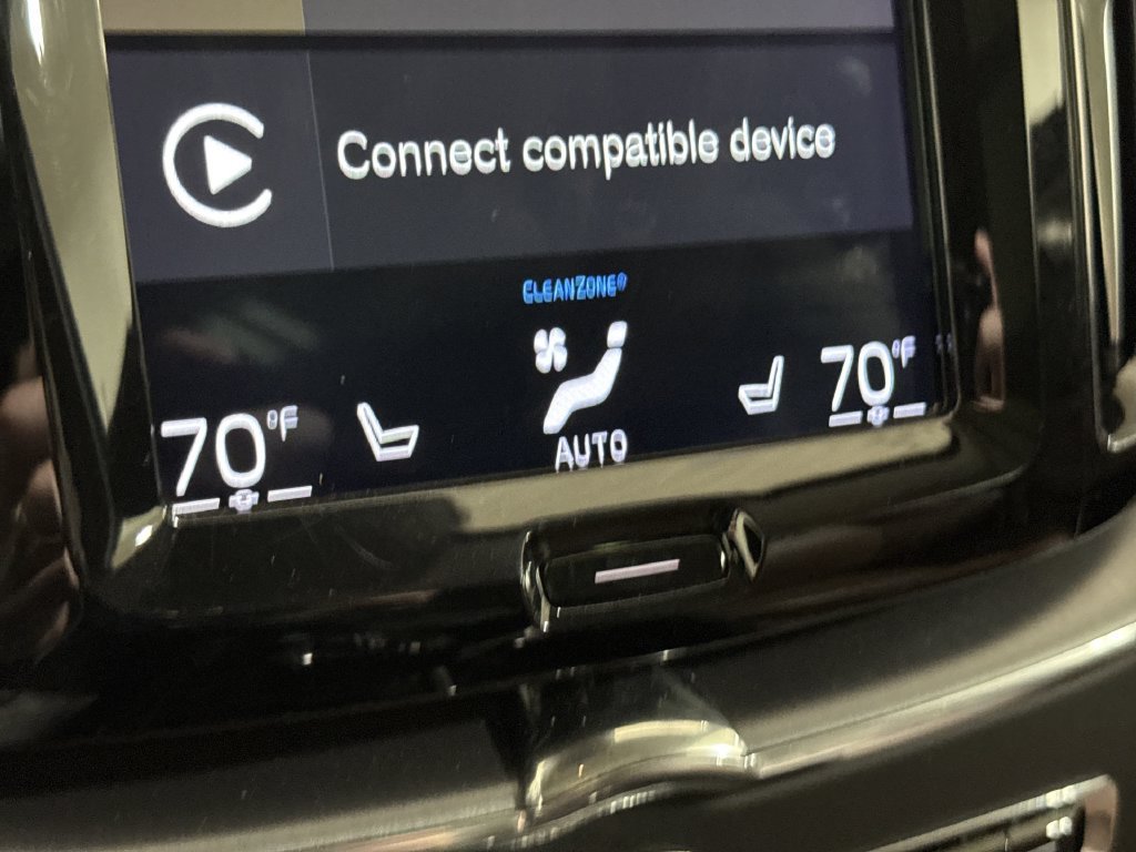 Used 2020 Volvo XC60 T6 Momentum AWD/4WD image 17