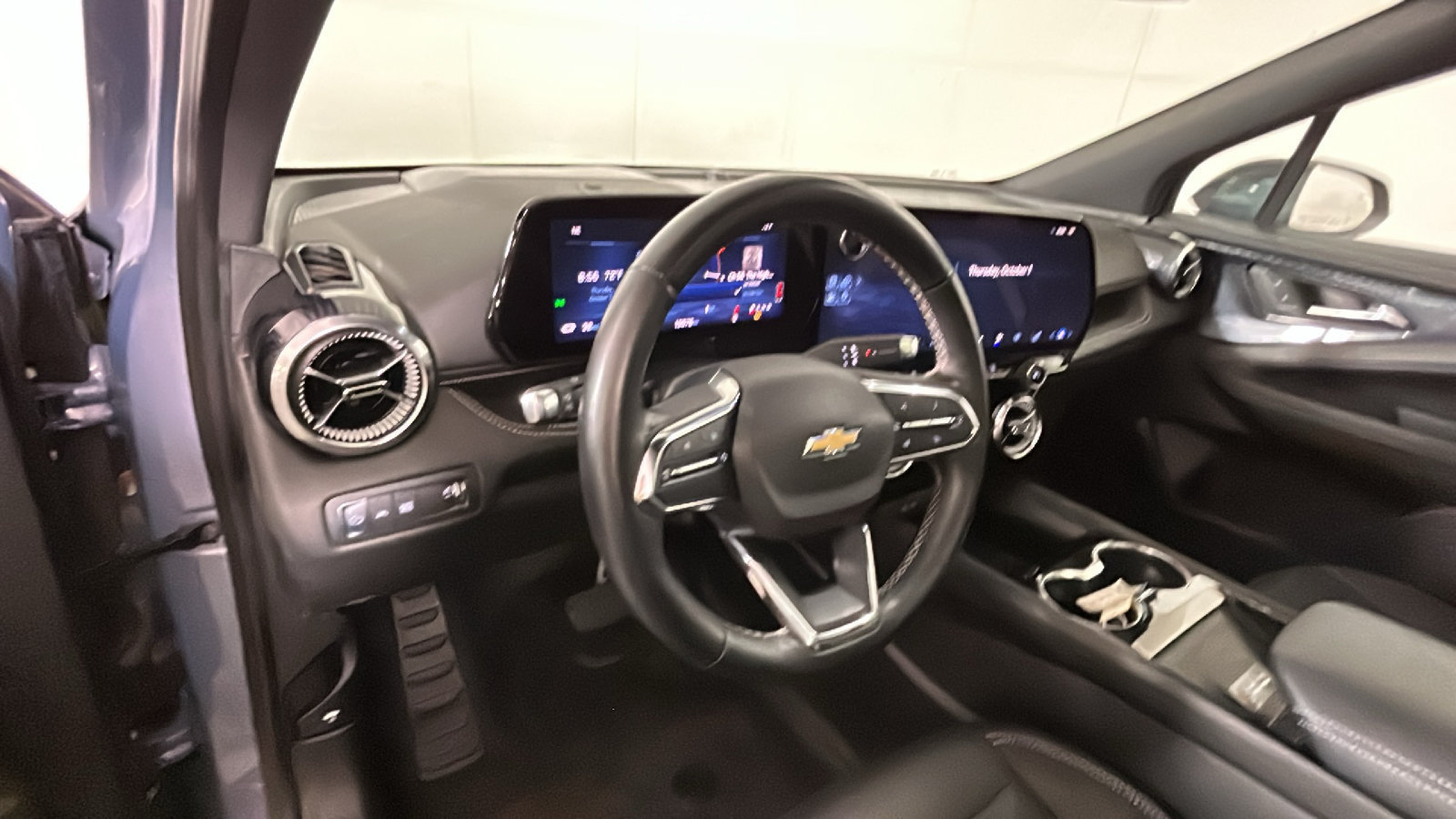 Used 2024 Chevrolet Blazer EV LT AWD/4WD image 17