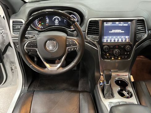 Used 2018 Jeep Grand Cherokee Overland AWD/4WD image 11