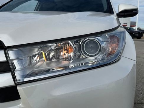 Used 2019 Toyota Highlander XLE image 11