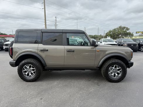 Certified 2025 Ford Bronco Badlands AWD/4WD image 3