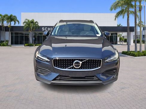 Used 2025 Volvo V60 B5 Cross Country Plus image 2
