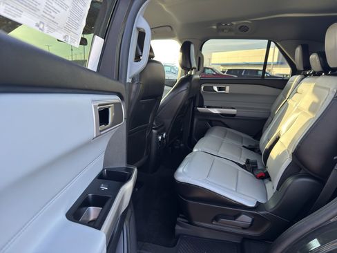 Used 2021 Ford Explorer XLT w/ Equipment Group 202A image 29