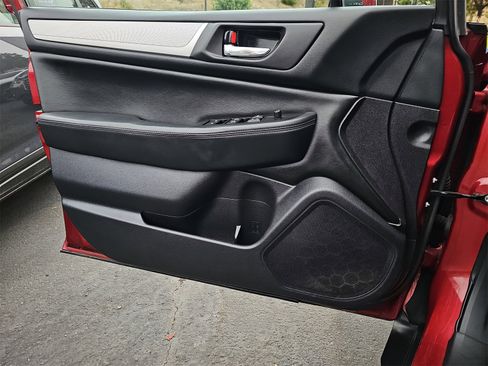 Used 2017 Subaru Outback 2.5i Premium image 27