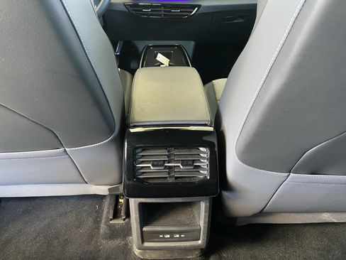 Used 2024 Volkswagen ID.4 2WD image 23