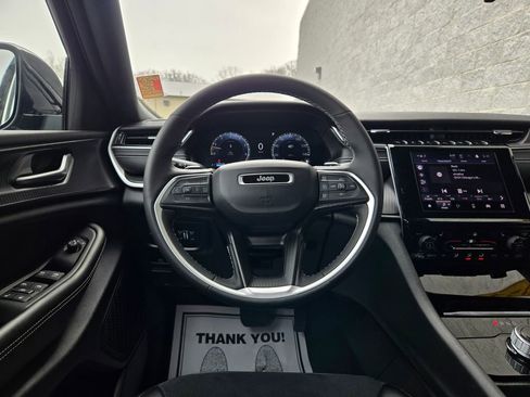 Used 2024 Jeep Grand Cherokee Altitude AWD/4WD image 33