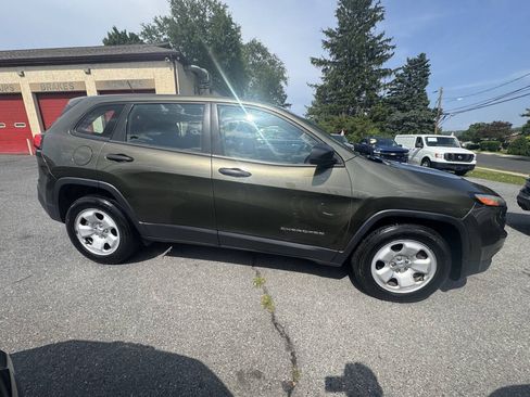 Used 2015 Jeep Cherokee Sport w/ Cold Weather Group AWD/4WD image 8