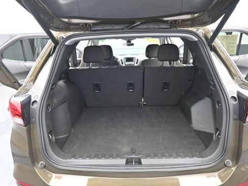 Used 2023 Chevrolet Equinox LT FWD image 12