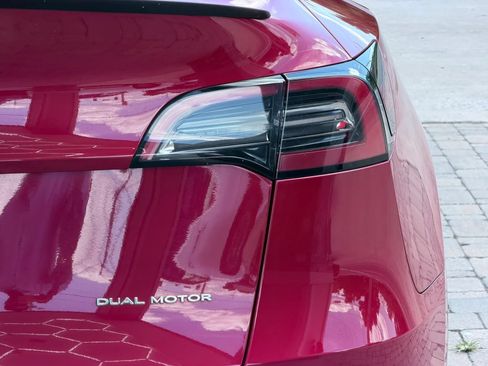 Used 2022 Tesla Model Y Long Range AWD/4WD image 55