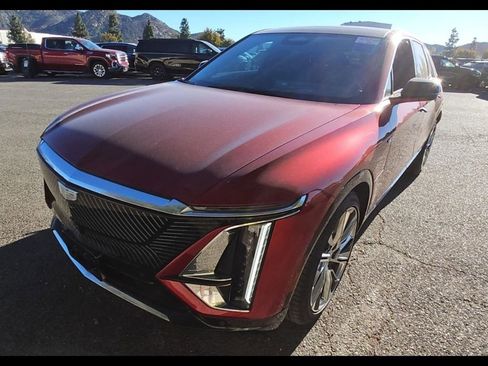 Used 2024 Cadillac Lyriq Luxury image 2