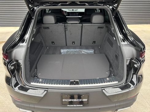 Certified 2025 Porsche Cayenne Coupe image 27