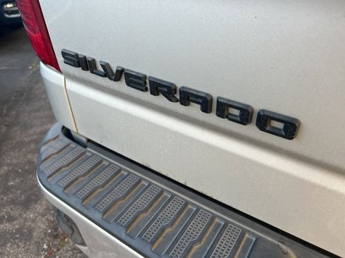 Used 2022 Chevrolet Silverado 1500 Custom image 15