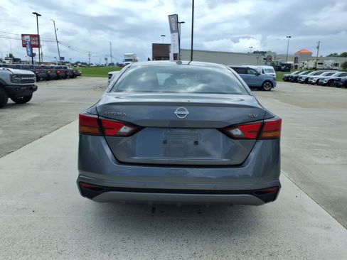 Used 2024 Nissan Altima 2.5 SV FWD image 4