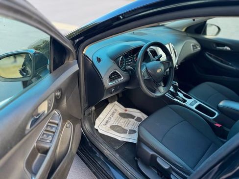 Used 2017 Chevrolet Cruze LS FWD image 18