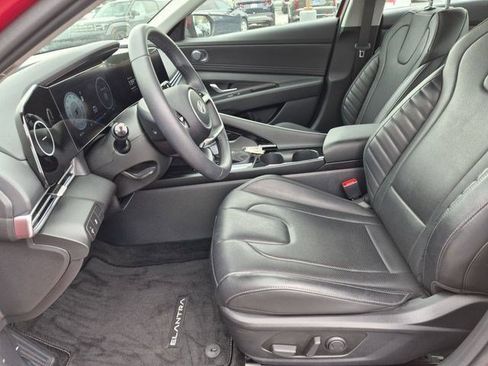 Certified 2025 Hyundai Elantra Limited FWD image 13