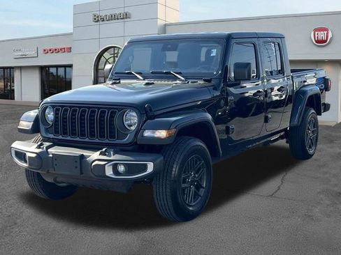 Used 2024 Jeep Gladiator Sport AWD/4WD image 3