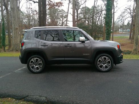 Used 2016 Jeep Renegade Limited w/ Safety & Security Group image 4