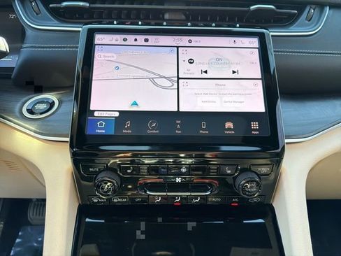 Used 2023 Jeep Grand Cherokee Limited image 25