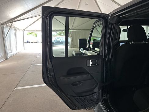 Used 2020 Jeep Wrangler Unlimited Sahara AWD/4WD image 12