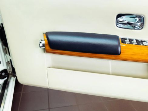 Used 2011 Rolls-Royce Phantom Drophead Coupe RWD image 26