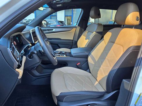 Used 2024 Volkswagen Atlas Cross Sport SE image 21