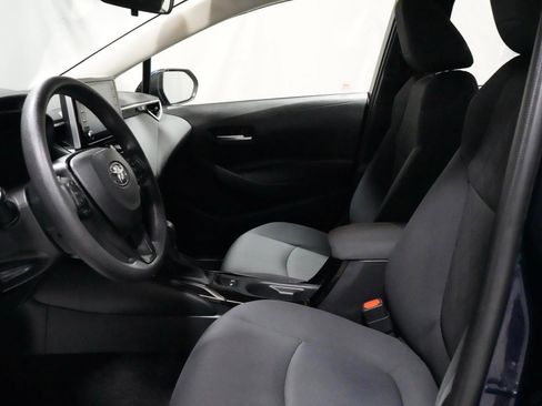 Used 2020 Toyota Corolla LE image 2