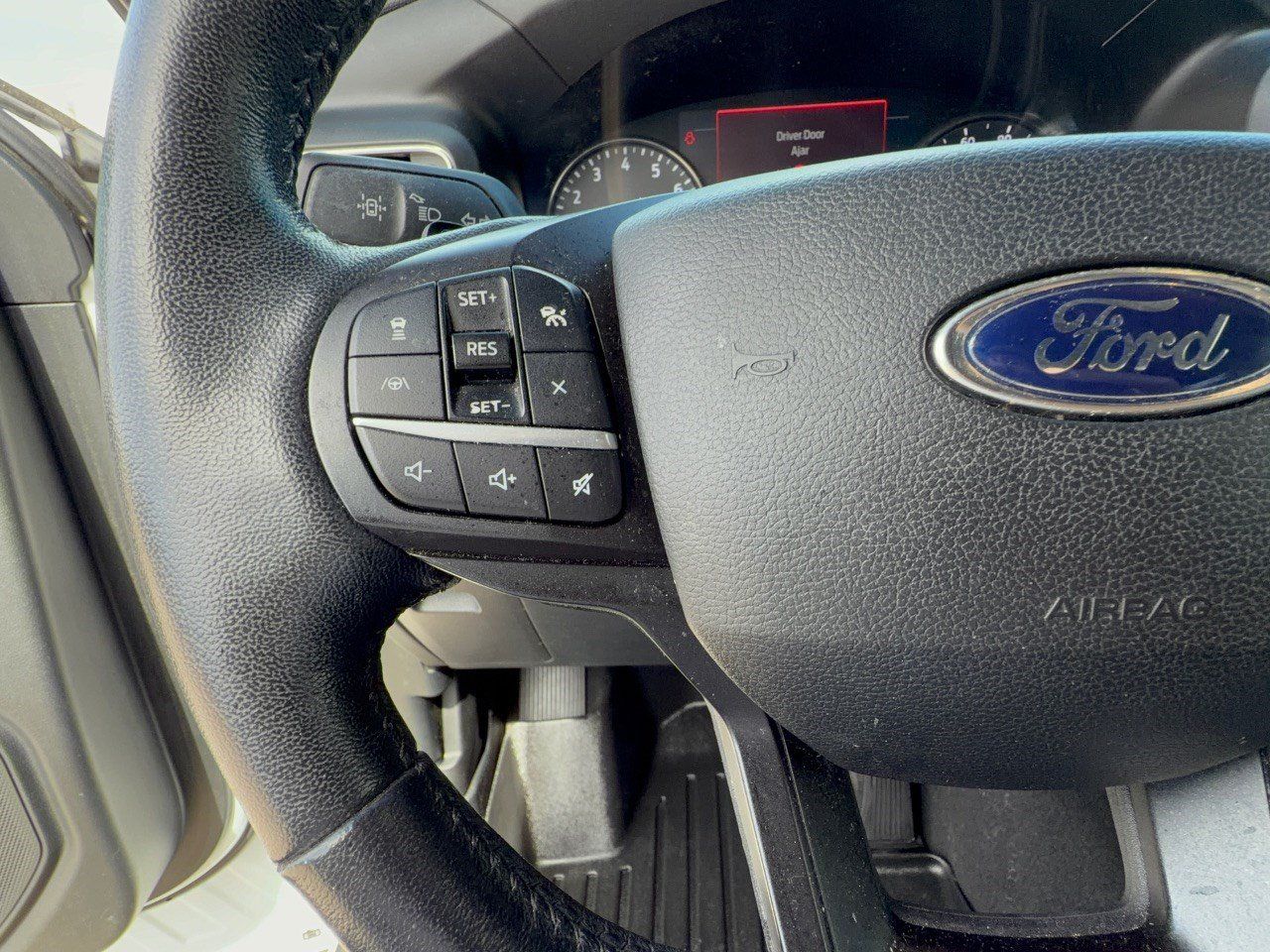 Used 2020 Ford Explorer XLT w/ Equipment Group 202A RWD image 17