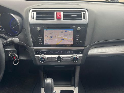 Used 2017 Subaru Outback 2.5i Premium image 12