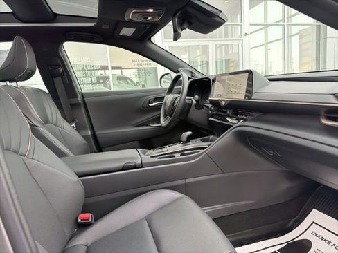 Certified 2023 Toyota Crown Limited image 34