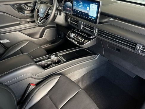 New 2025 Lincoln Corsair Reserve w/ Equipment Group 202A image 15