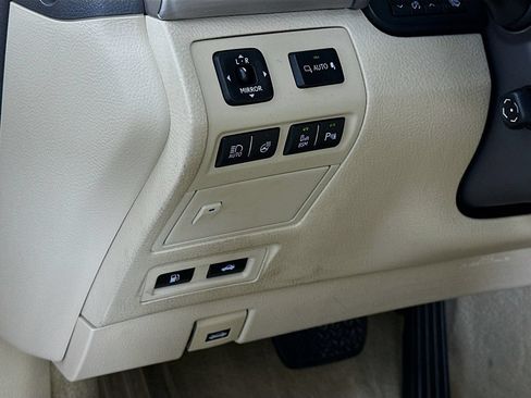 Used 2013 Lexus LS 460 w/ Comfort Pkg RWD image 10