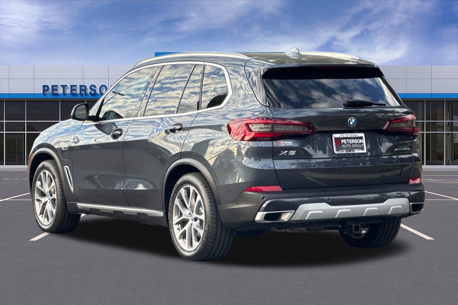 Used 2022 BMW X5 xDrive45e w/ Parking Assistance Package AWD/4WD image 6