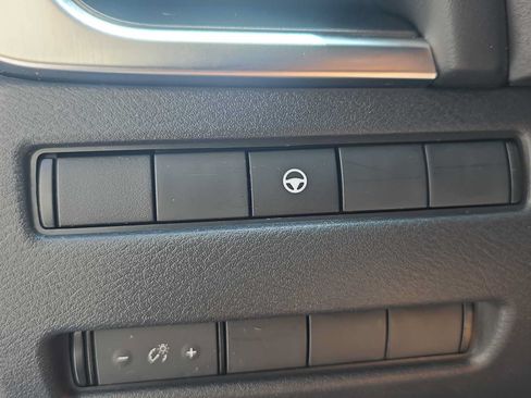 Used 2021 Nissan Rogue SV FWD image 23