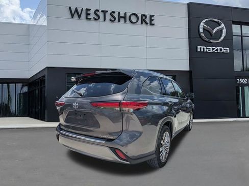 Used 2021 Toyota Highlander Platinum FWD image 3