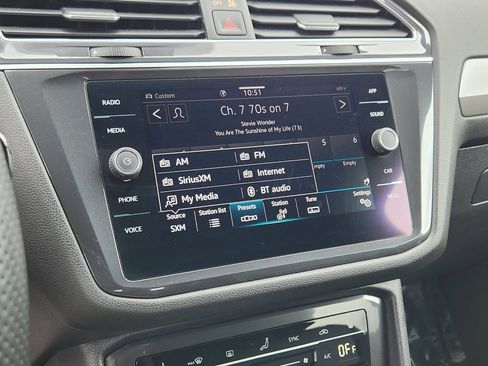 Used 2022 Volkswagen Tiguan SE R-Line image 7