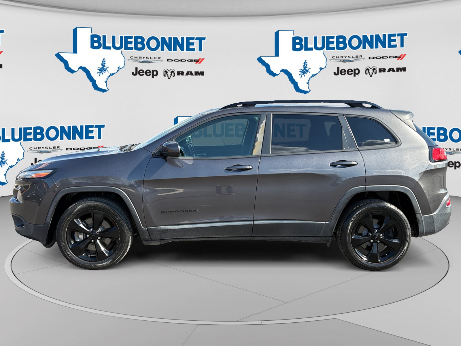 Used 2018 Jeep Cherokee Latitude w/ Altitude Package FWD image 8