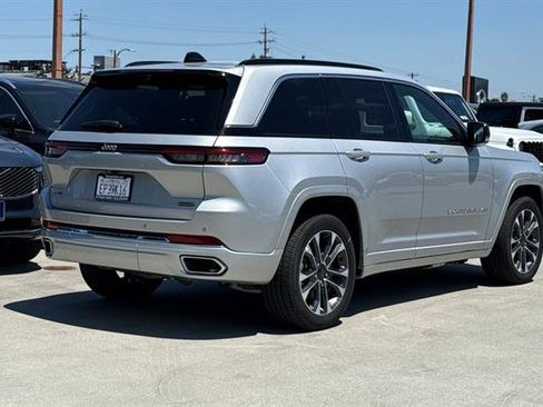 Used 2025 Jeep Grand Cherokee Overland w/ Advanced Protech Group III AWD/4WD image 3