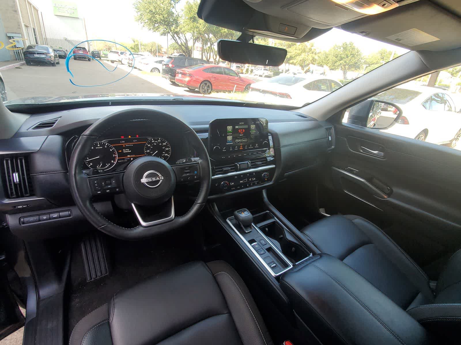 Used 2025 Nissan Pathfinder SL FWD image 13