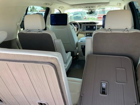 Used 2024 GMC Yukon Denali w/ Advanced Technology Package RWD image 9
