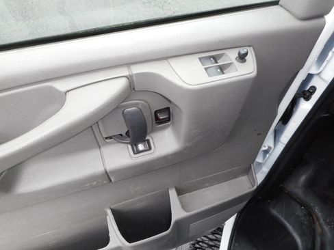 Used 2015 GMC Savana 3500 image 15