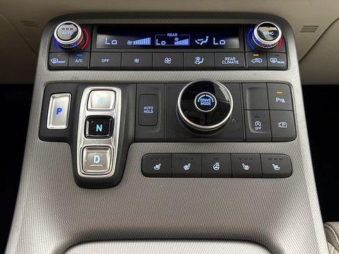 Used 2024 Hyundai Palisade Limited FWD image 21