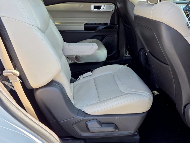 Used 2020 Ford Explorer Platinum w/ Premium Technology Package AWD/4WD image 17