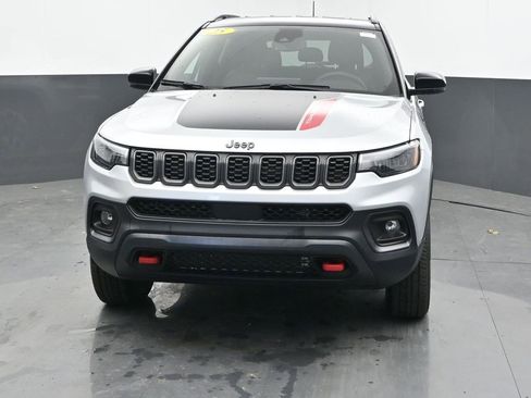 Used 2025 Jeep Compass Trailhawk AWD/4WD image 4