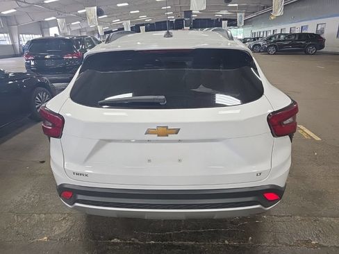 Used 2025 Chevrolet Trax LT FWD image 3